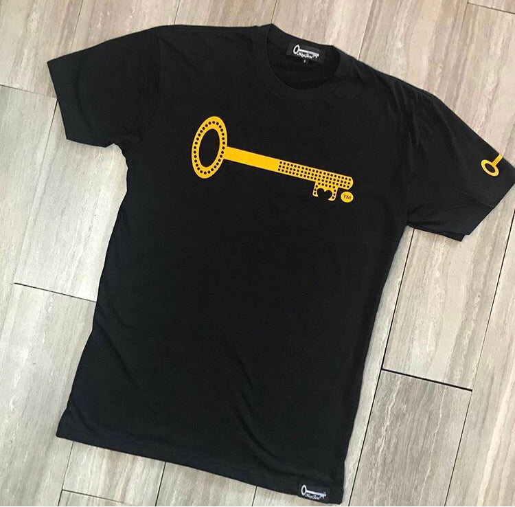 Men Tee Black w Gold Key